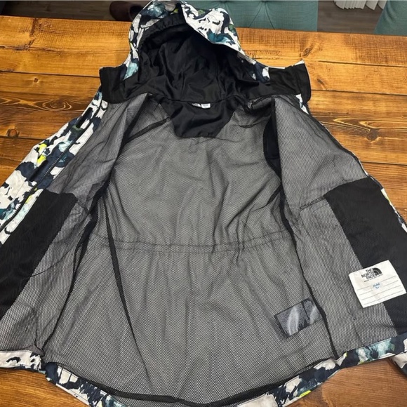 Girls The North Face rain jacket xl - Picture 2 of 4